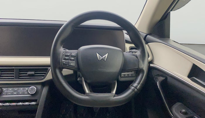 2022 Mahindra XUV700 AX 5 D MT 7 STR, Diesel, Manual, 33,379 km, Steering Wheel Close Up