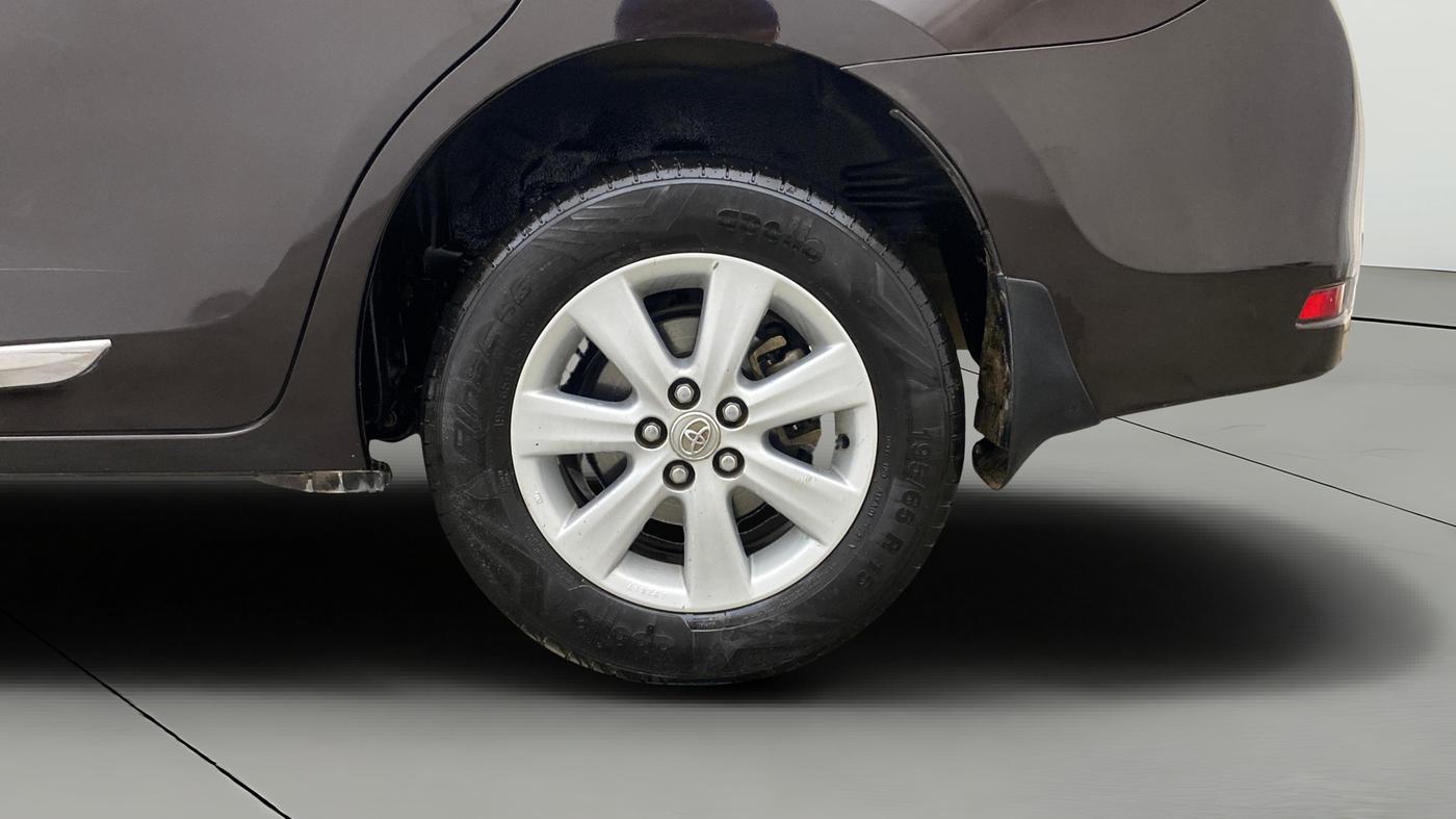 2017 Toyota Corolla Altis GL DIESEL, Diesel, Manual, 1,41,572 km, Left Rear Wheel
