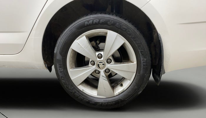 2019 Skoda Octavia STYLE 1.4 TSI, Petrol, Manual, 1,07,904 km, Left Rear Wheel