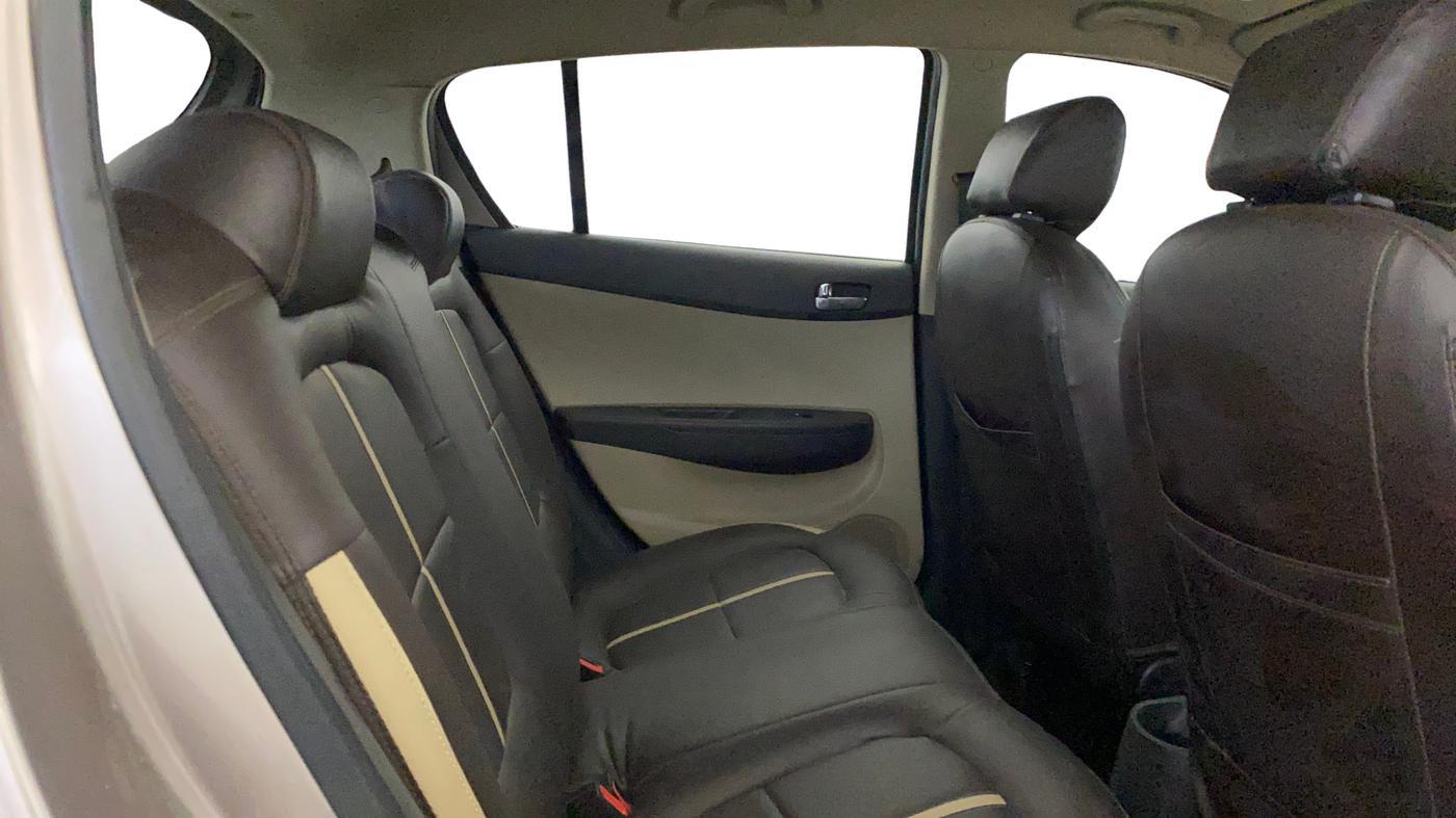 2014 Hyundai i20 MAGNA 1.2, Petrol, Manual, 58,604 km, Right Side Rear Door Cabin