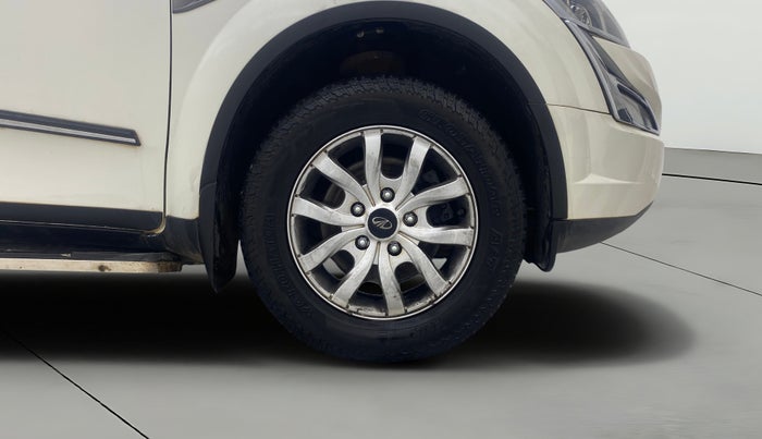 2015 Mahindra XUV500 W10 AWD, Diesel, Manual, 1,08,006 km, Right Front Wheel