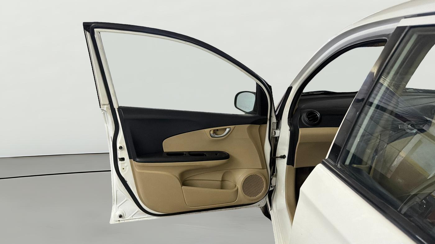 2014 Honda Brio VX AT, CNG, Automatic, 40,556 km, LHS Front Door