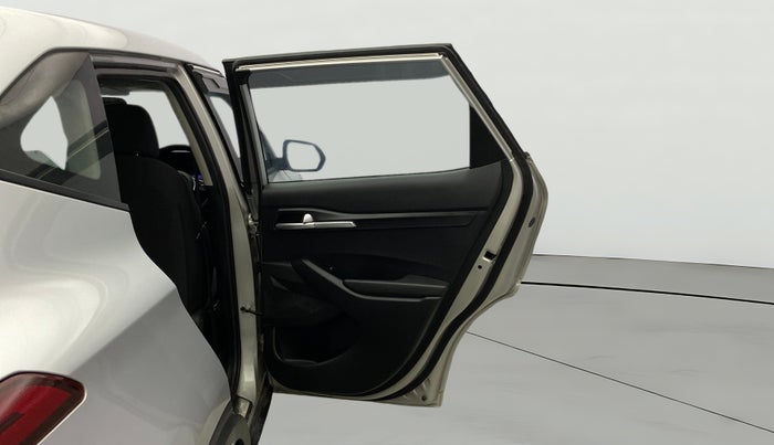 2022 KIA SELTOS HTE 1.5 DIESEL, Diesel, Manual, 1,01,799 km, RHS Rear Door