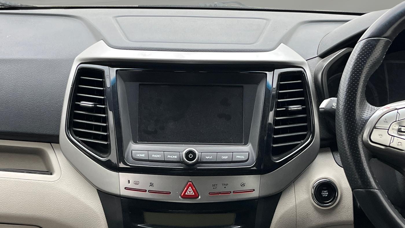 2022 Mahindra XUV300 W8 1.5 DIESEL, Diesel, Manual, 44,851 km, Air Conditioner