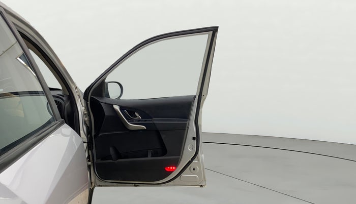 2020 Mahindra XUV500 W9 AT, Diesel, Automatic, 74,659 km, RHS Front Door