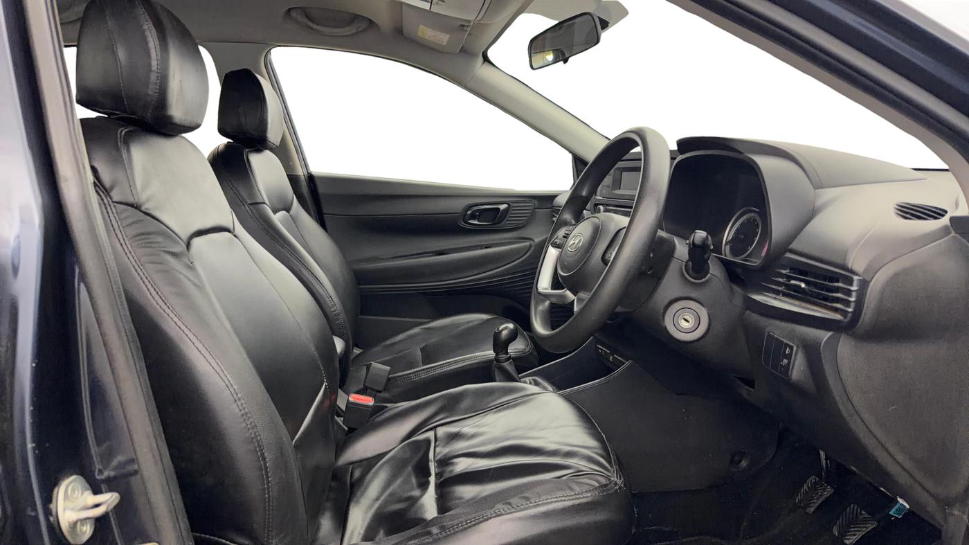 2022 Hyundai NEW I20 MAGNA 1.2 MT, Petrol, Manual, 37,032 km, Right Side Front Door Cabin