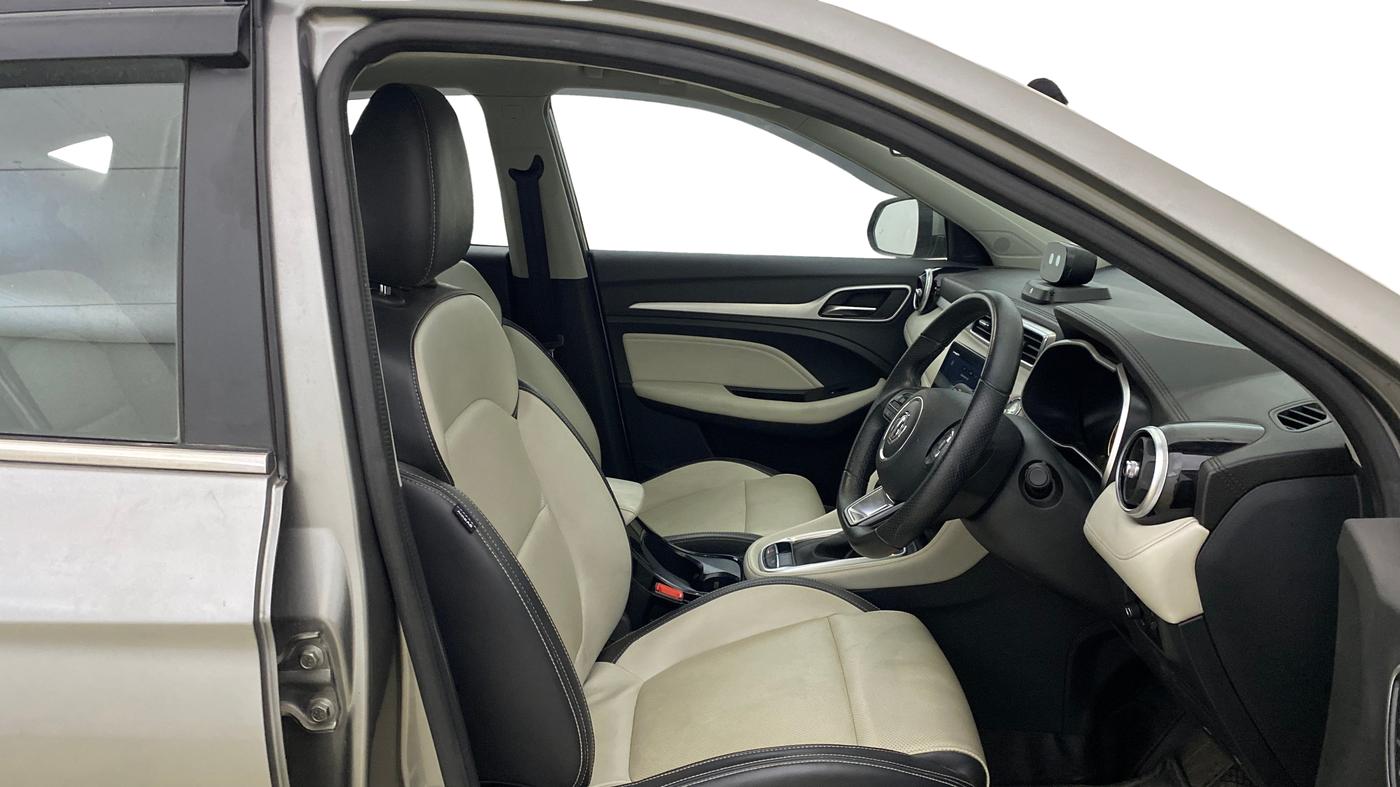 2023 MG ASTOR SHARP 1.5 CVT, Petrol, Automatic, 10,596 km, Right Side Front Door Cabin