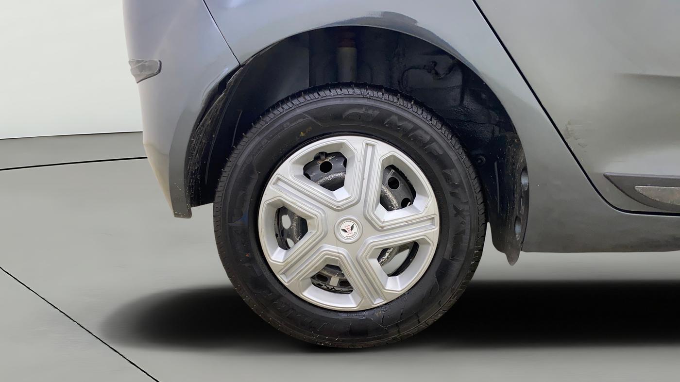2020 Tata ALTROZ XE PETROL, Petrol, Manual, 48,591 km, Right Rear Wheel