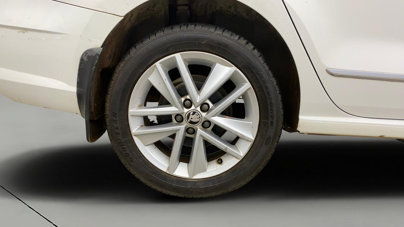 2019 Skoda Rapid STYLE 1.6 MPI AT, Petrol, Automatic, 67,852 km, Right Rear Wheel