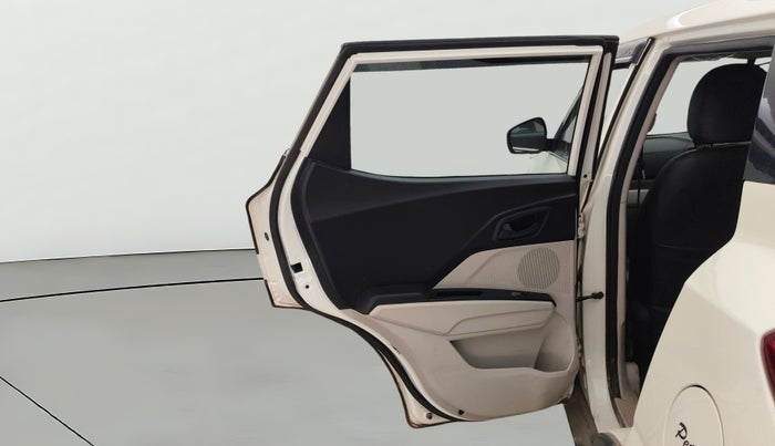 2021 Mahindra XUV300 W4 1.2 PETROL, Petrol, Manual, 40,775 km, LHS Rear Door