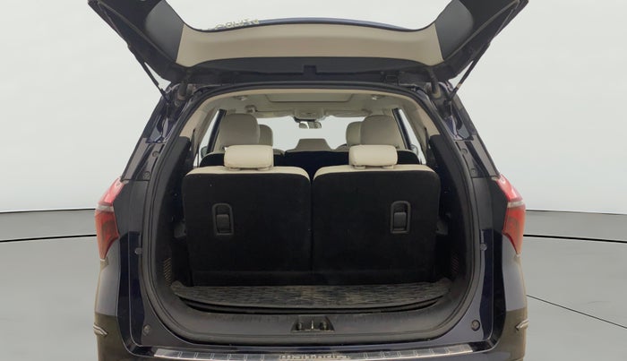 2024 Mahindra XUV700 AX 7 P AT 7 STR, Petrol, Automatic, 21,999 km, Boot Open Zoomed View