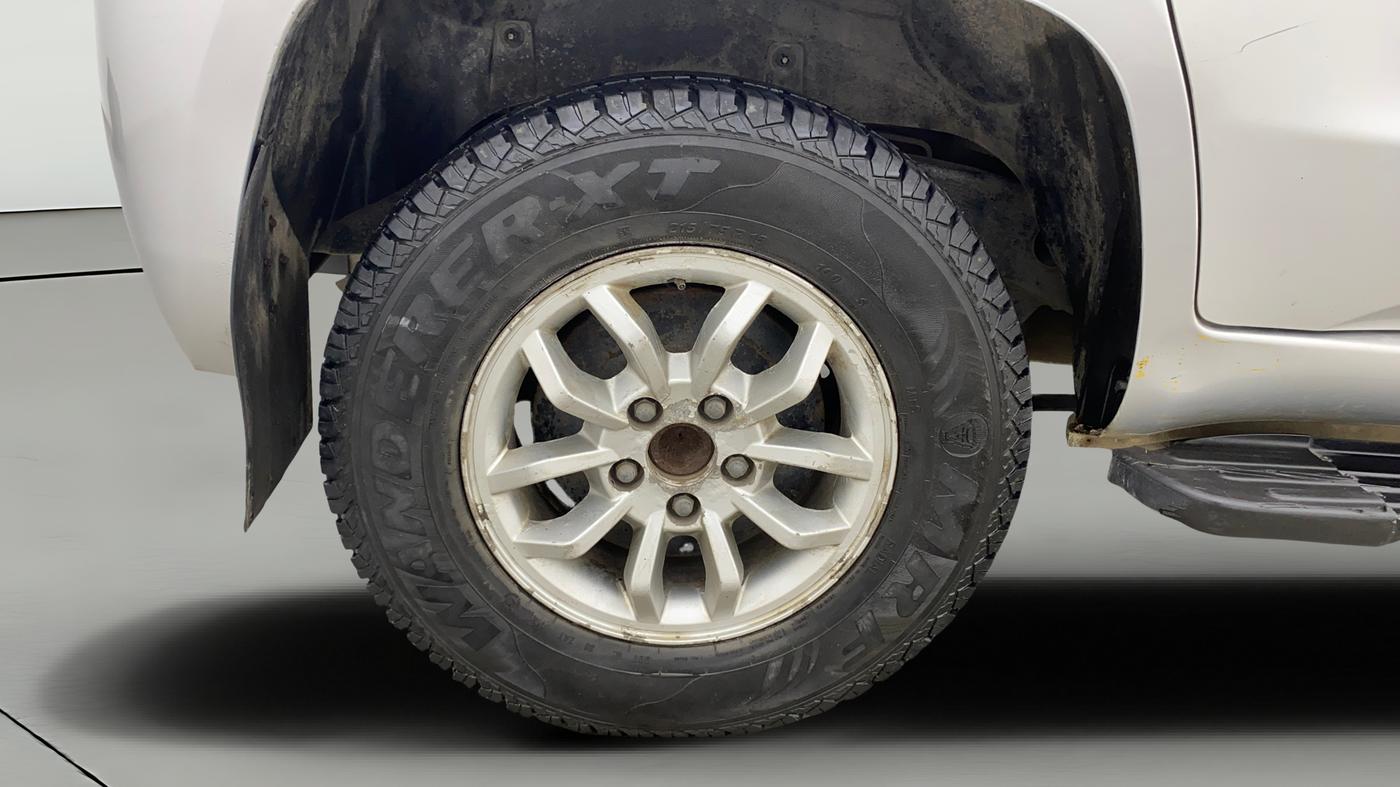 2016 Mahindra TUV300 T8, Diesel, Manual, 1,05,355 km, Right Rear Wheel
