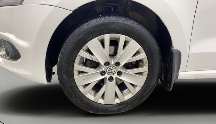 2015 Volkswagen Vento HIGHLINE 1.6 MPI, Petrol, Manual, 57,355 km, Left Front Wheel