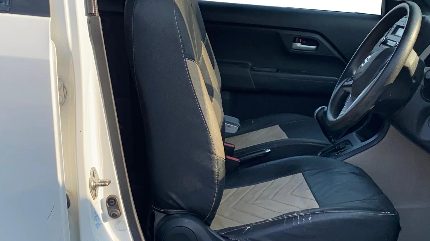 2020 Maruti New Wagon-R VXI 1.2 AMT, Petrol, Automatic, 28,499 km, Right Side Front Door Cabin