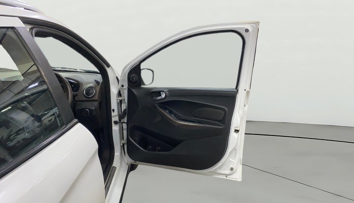 2018 Ford FREESTYLE TITANIUM 1.2 PETROL, Petrol, Manual, 73,353 km, RHS Front Door