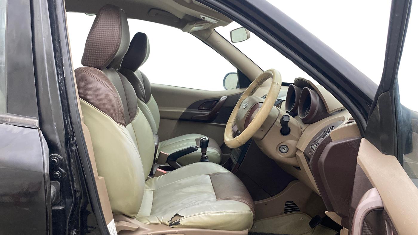 2014 Mahindra XUV500 W4, Diesel, Manual, 97,259 km, Right Side Front Door Cabin