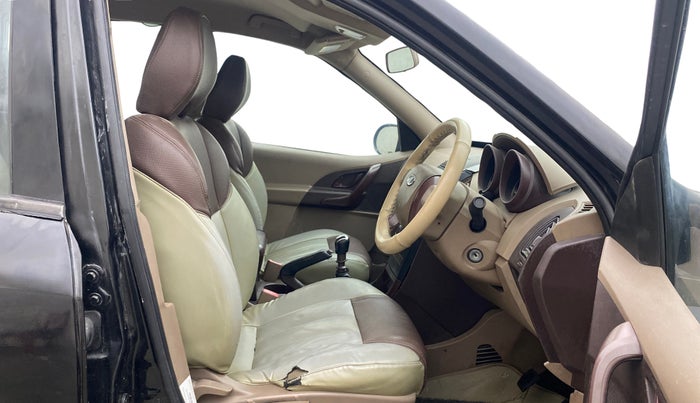 2014 Mahindra XUV500 W4, Diesel, Manual, 97,189 km, Right Side Front Door Cabin