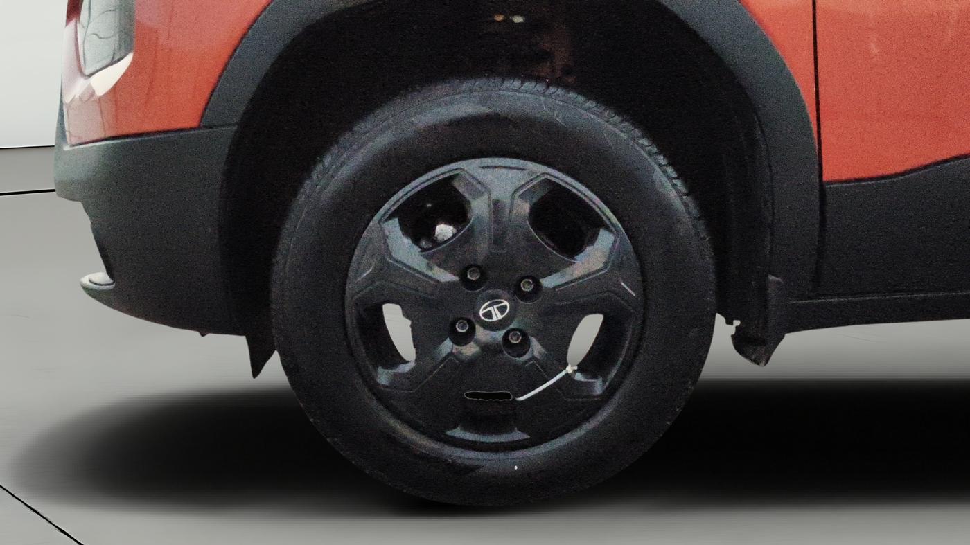 2024 Tata PUNCH ACCOMPLISHED AMT, Petrol, Automatic, 8,733 km, Left Front Wheel