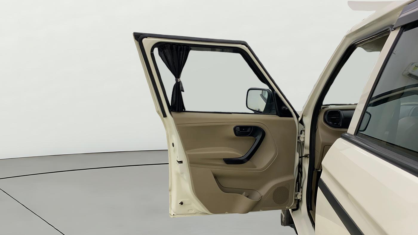 2023 Mahindra BOLERO NEO N 4, Diesel, Manual, 57,131 km, LHS Front Door