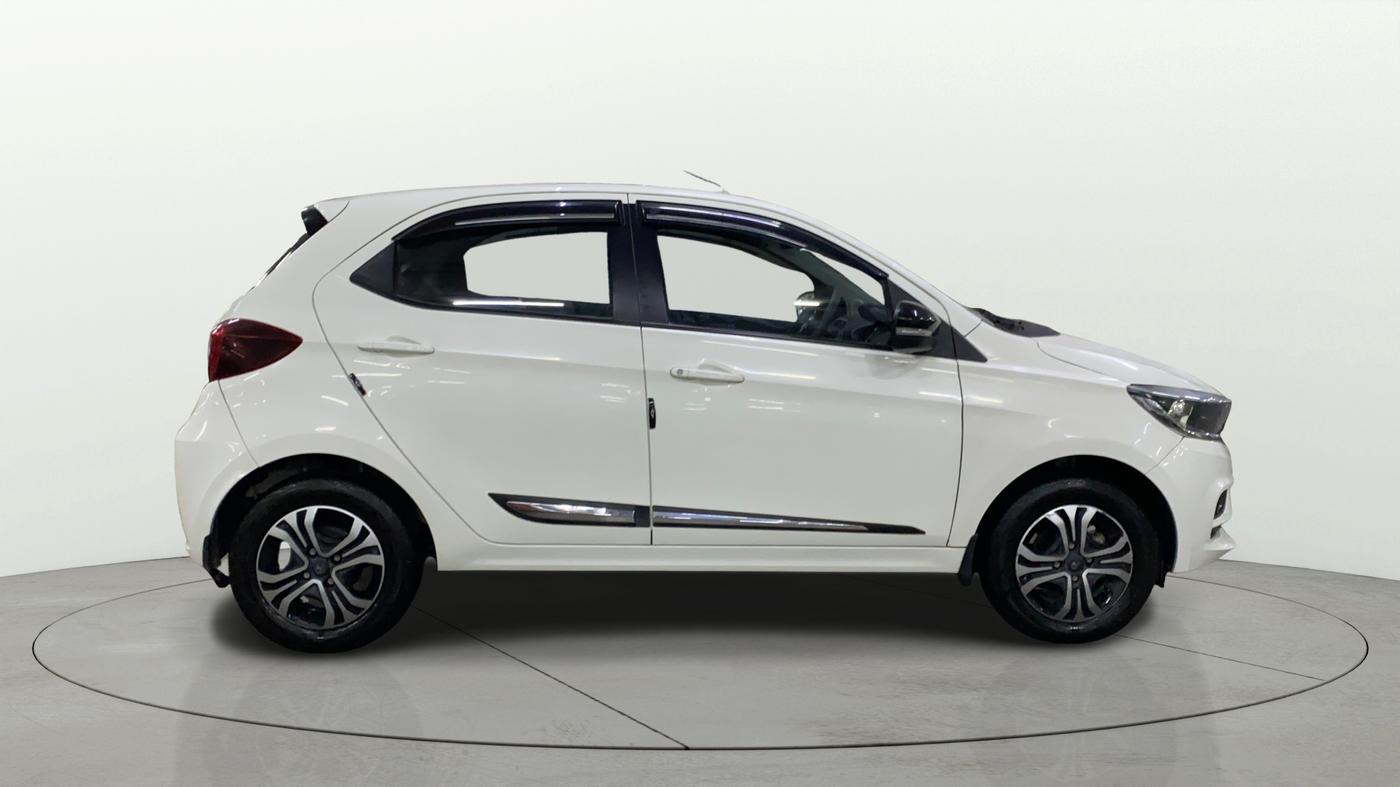 2024 Tata Tiago XTA PETROL, Petrol, Automatic, 10,806 km, Right Side View