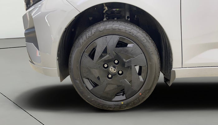 2025 Tata ALTROZ Creative S Petrol 5AMT, Petrol, Automatic, 185 km, Left Front Wheel