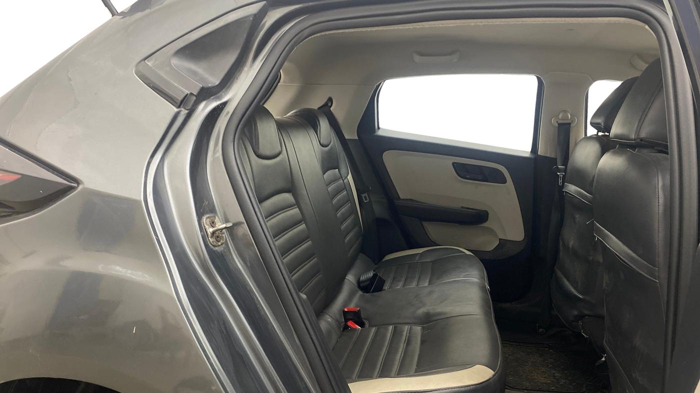 2022 Tata ALTROZ XT DIESEL, Diesel, Manual, 47,941 km, Right Side Rear Door Cabin