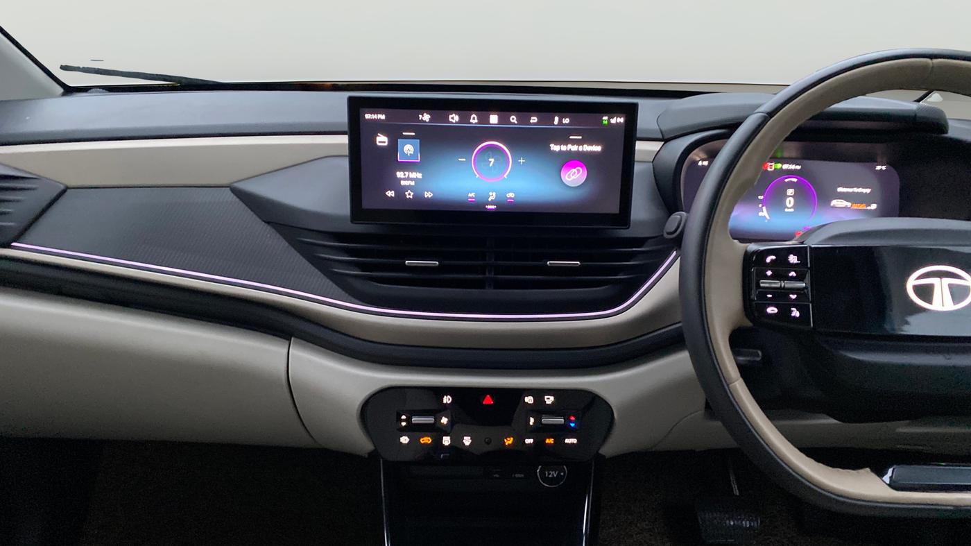 2026 Tata ALTROZ Accomplished S Petrol 6DCT, Petrol, Automatic, 6,892 km, Air Conditioner