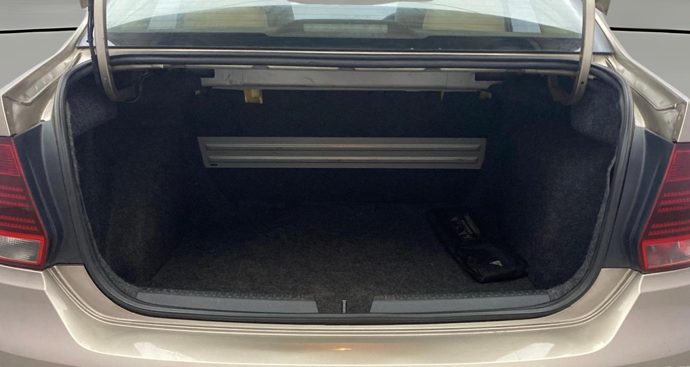 2015 Volkswagen Vento HIGHLINE 1.6 MPI, Petrol, Manual, 1,27,839 km, Boot Open Zoomed View
