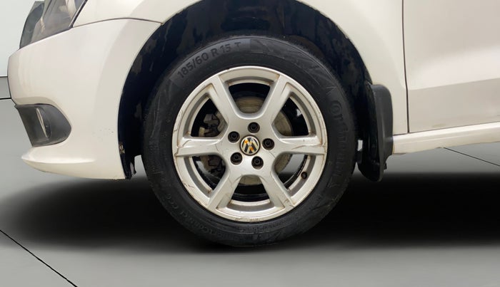 2013 Volkswagen Vento HIGHLINE 1.6 MPI, Petrol, Manual, 1,14,206 km, Left Front Wheel