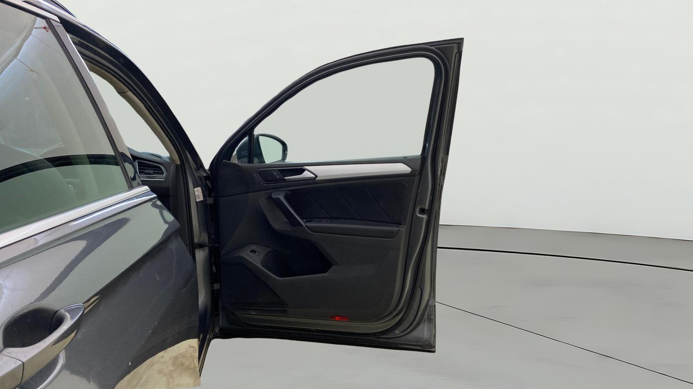 2018 Volkswagen TIGUAN COMFORTLINE TDI AT, Diesel, Automatic, 1,33,306 km, RHS Front Door