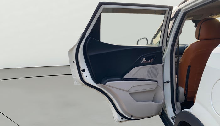 2022 Mahindra XUV300 W8 (O) 1.2 PETROL, Petrol, Manual, 80,884 km, LHS Rear Door