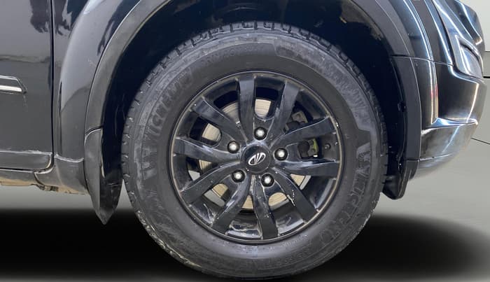 2016 Mahindra XUV500 W10 AT, Diesel, Automatic, 1,26,904 km, Right Front Wheel