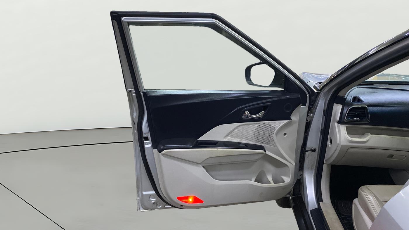 2019 Mahindra XUV300 W8 (O) 1.2 PETROL, Petrol, Manual, 80,379 km, LHS Front Door