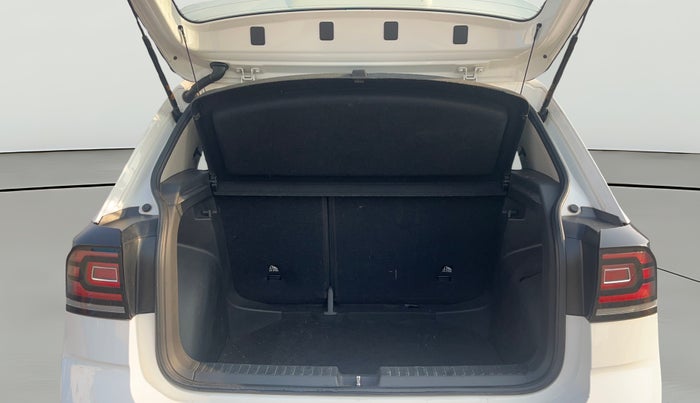 2022 Volkswagen TAIGUN TOPLINE 1.0 TSI AT, Petrol, Automatic, 88,974 km, Boot Open Zoomed View