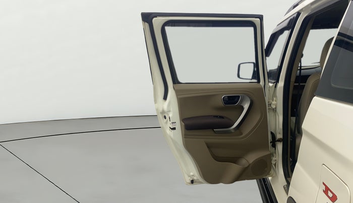 2019 Mahindra TUV300 T10, Diesel, Manual, 1,12,608 km, LHS Rear Door