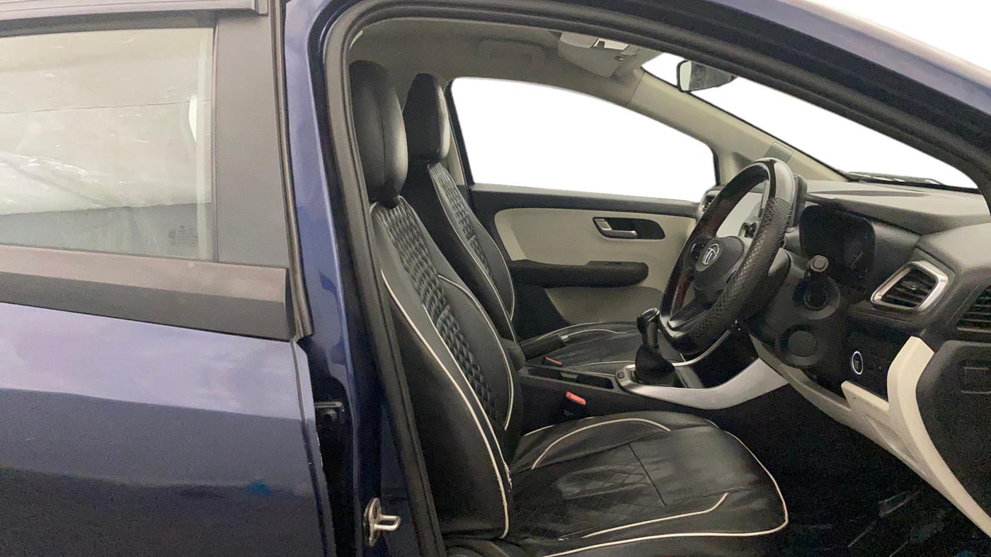 2022 Tata ALTROZ XZ DIESEL, Diesel, Manual, 72,495 km, Right Side Front Door Cabin
