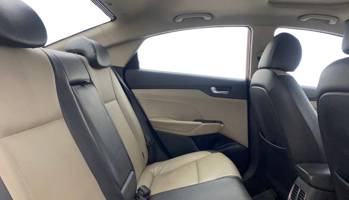 2017 Hyundai Verna 1.6 VTVT SX O, Petrol, Manual, 74,309 km, Right Side Rear Door Cabin