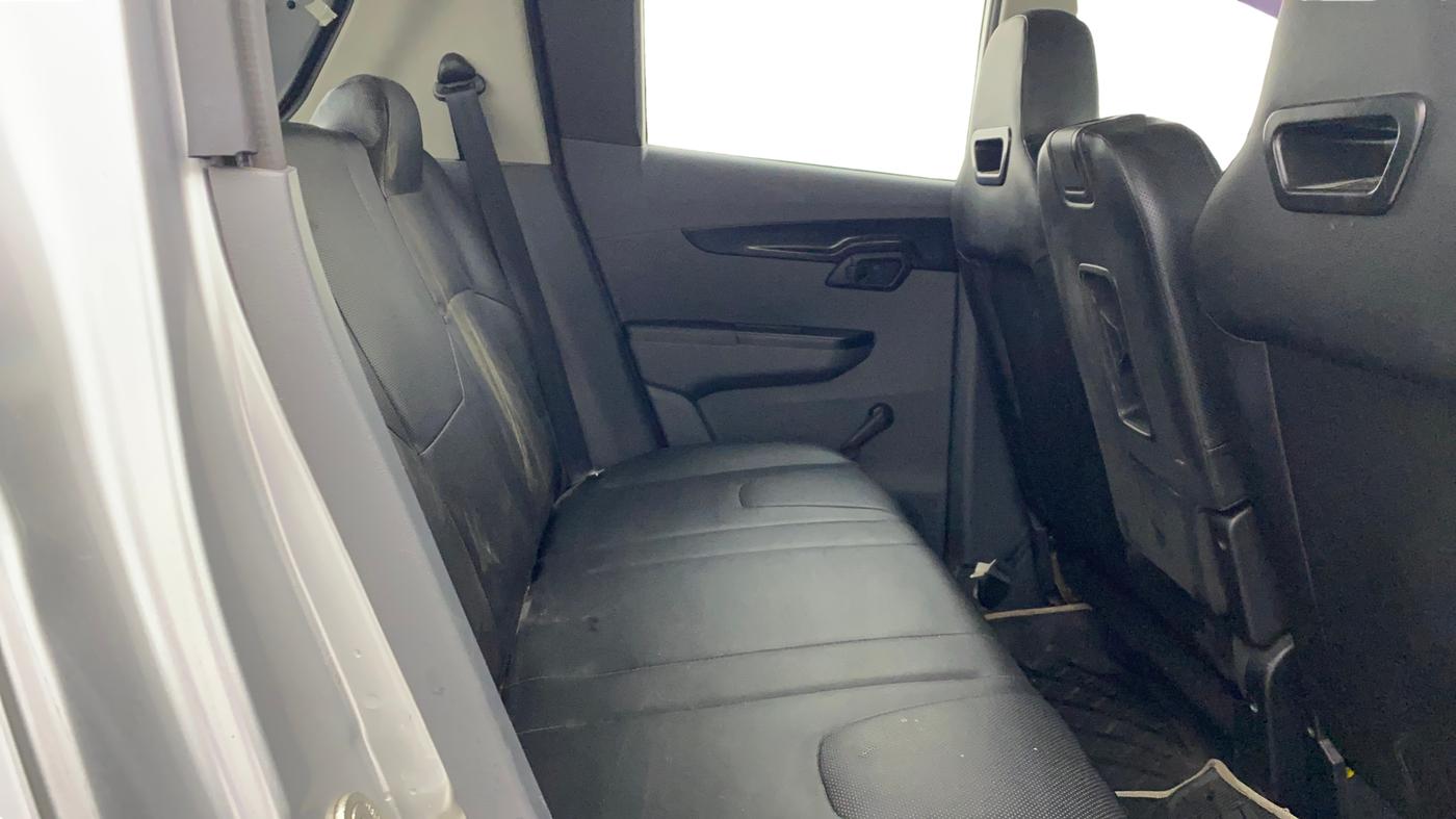 2018 Mahindra KUV 100 NXT K2 P 6 STR, Petrol, Manual, 39,402 km, Right Side Rear Door Cabin