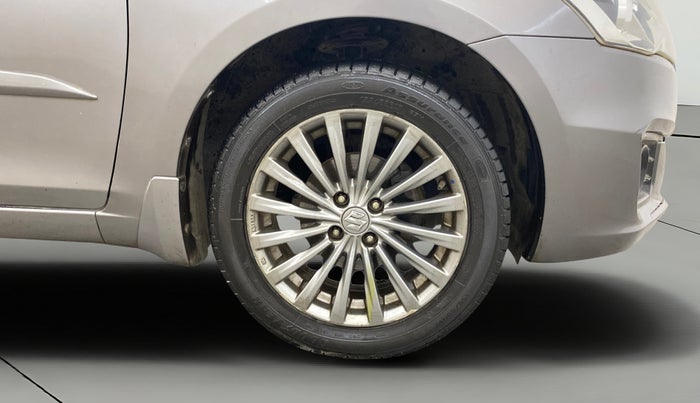 2016 Maruti Ciaz ZXI+, Petrol, Manual, 80,284 km, Right Front Wheel