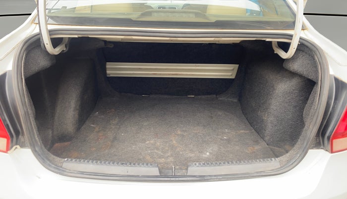 2013 Volkswagen Vento HIGHLINE 1.6 MPI, Petrol, Manual, 1,17,067 km, Boot Open Zoomed View