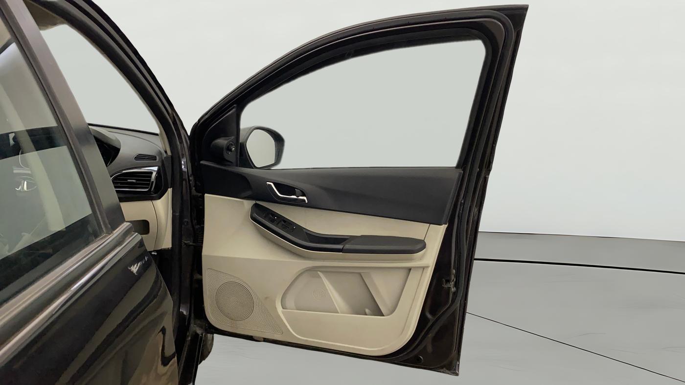 2022 Tata Tiago XZ PLUS CNG, CNG, Manual, 34,672 km, RHS Front Door