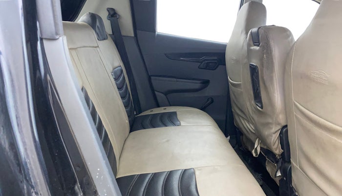 2018 Mahindra KUV 100 NXT K2 P 6 STR, CNG, Manual, 70,969 km, Right Side Rear Door Cabin