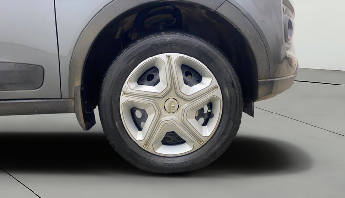 2023 Tata NEXON XMA PETROL, Petrol, Automatic, 17,181 km, Right Front Wheel