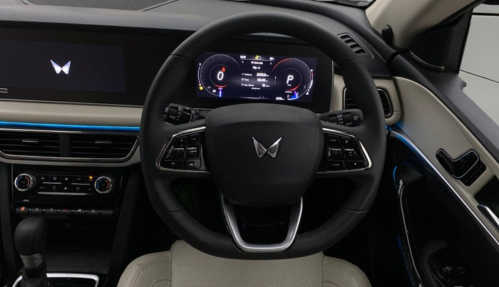 2024 Mahindra XUV700 AX 7 Luxury Pack Petrol AT 6 STR, Petrol, Automatic, 2,678 km, Steering Wheel Close Up