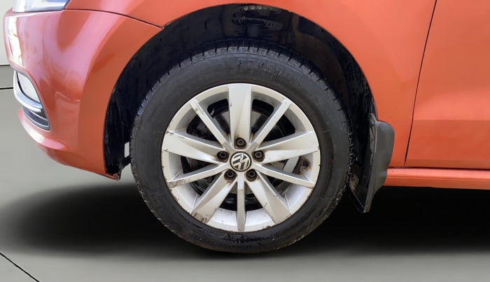 2015 Volkswagen Polo HIGHLINE1.2L, Petrol, Manual, 1,13,685 km, Left Front Wheel