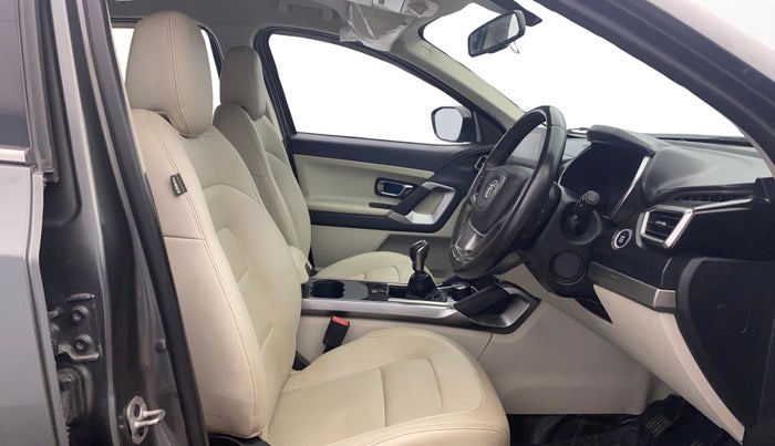 2022 Tata Safari XZ PLUS, Diesel, Manual, 49,123 km, Right Side Front Door Cabin