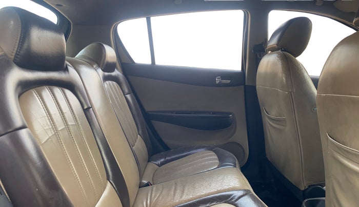 2012 Hyundai i20 MAGNA 1.4 CRDI, Diesel, Manual, 1,49,760 km, Right Side Rear Door Cabin