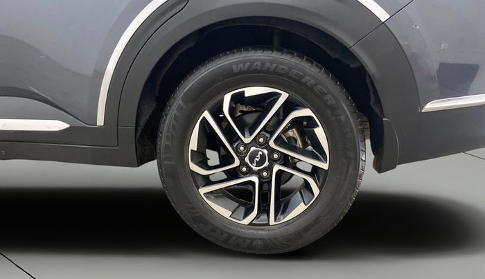 2022 KIA CARENS LUXURY PLUS 1.4 PETROL 7 STR, Petrol, Manual, 44,222 km, Left Rear Wheel