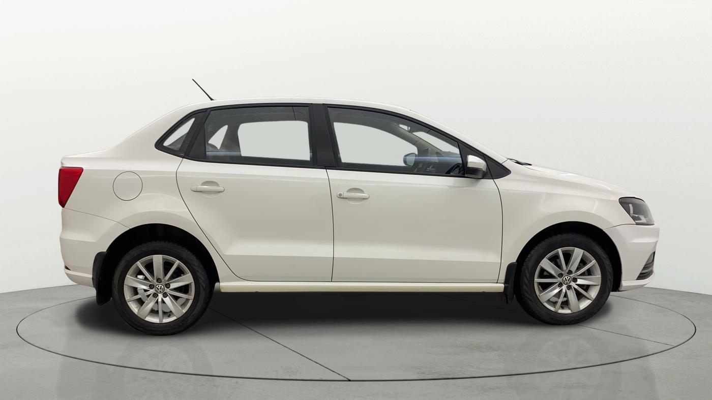 2016 Volkswagen Ameo HIGHLINE1.2L, Petrol, Manual, 32,487 km, Right Side View