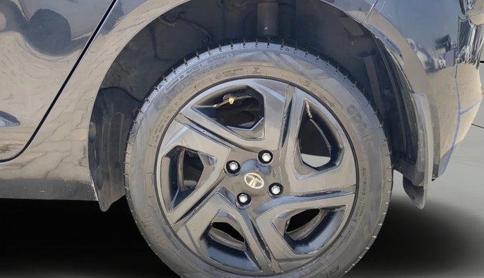 2023 Tata ALTROZ XTA DARK EDTION, CNG, Automatic, 61,988 km, Left Rear Wheel